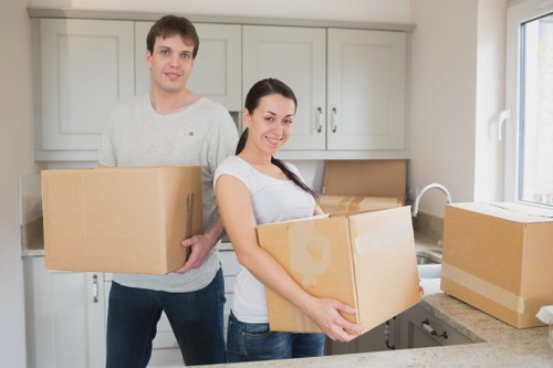 Customer and mover confirming a transport arrangement